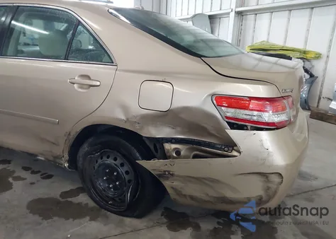 2011 Toyota Camry Le z USA, uszkodzony, nr VIN 4T1BF3EK5BU625858